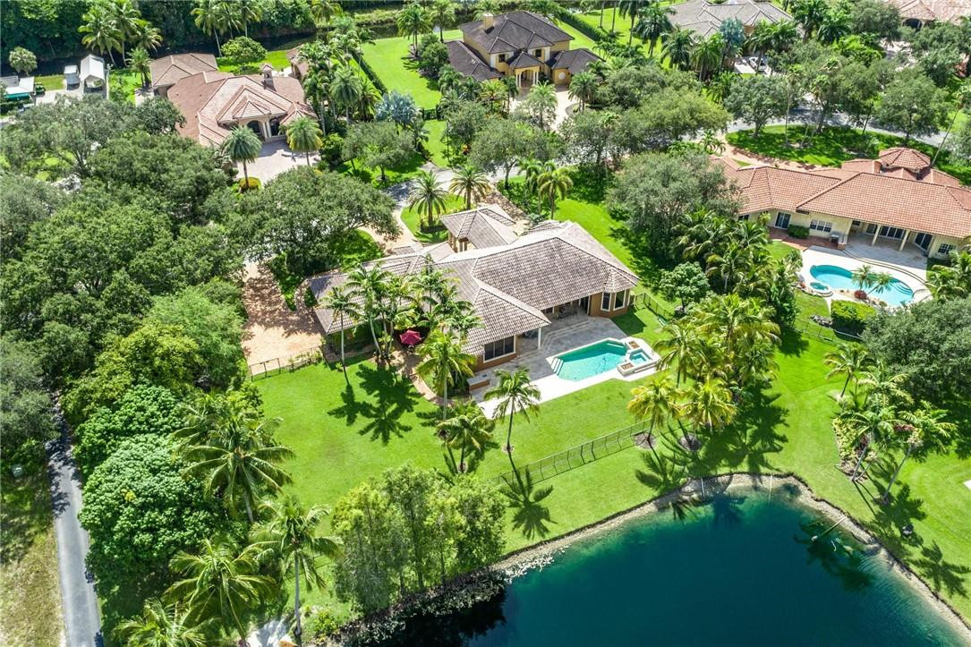 4031 East Ridgeview Drive Davie, FL 33330 - Photo 4 of 57 Photo 4