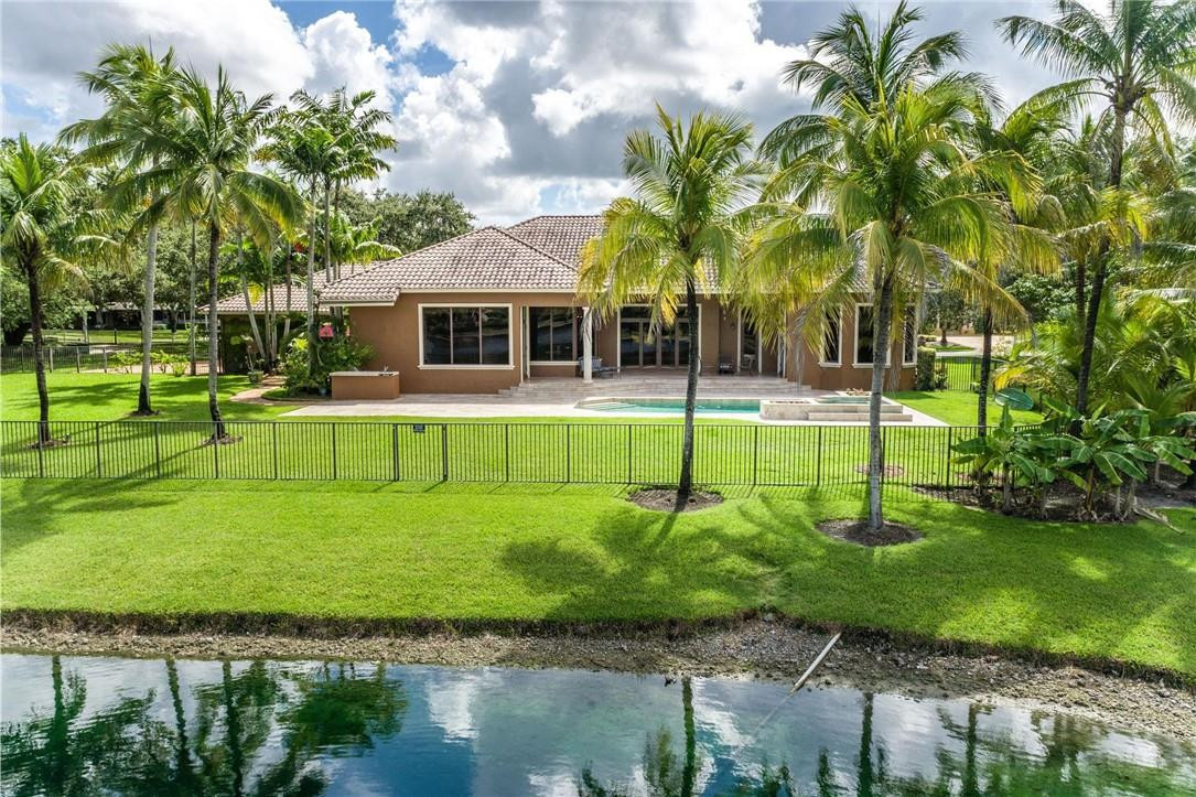 4031 East Ridgeview Drive Davie, FL 33330 - Photo 8 of 57 Photo 8