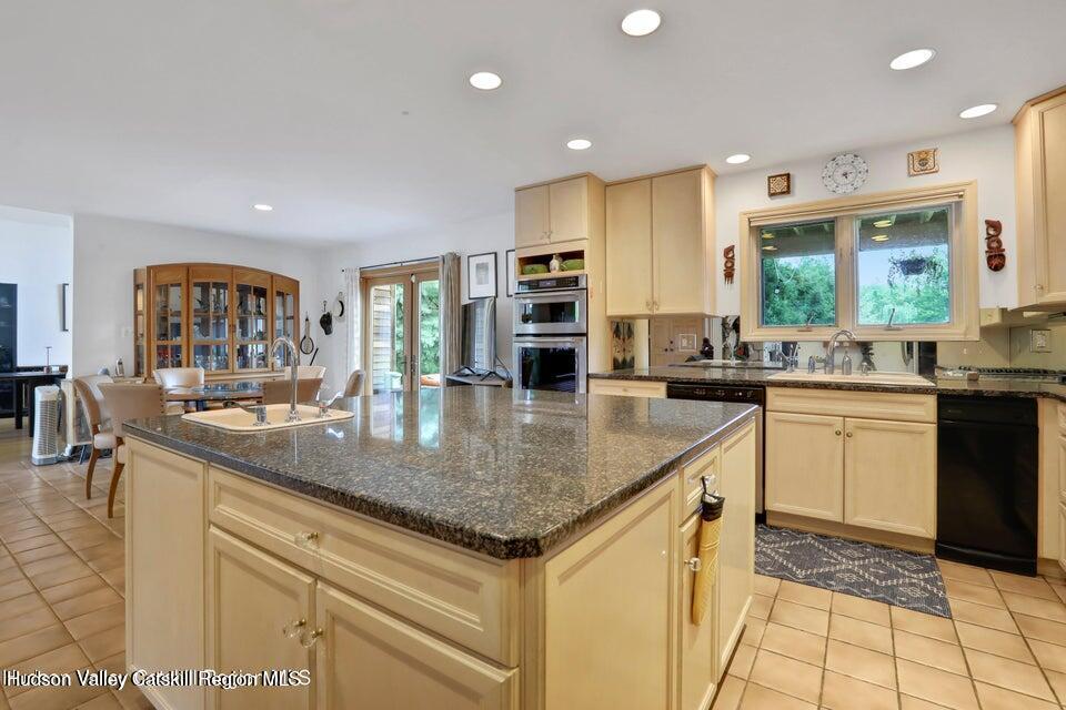 18 Hawk Hill Road New Paltz, NY 12561 - Photo 8 of 41 20240821183235288331000000-o