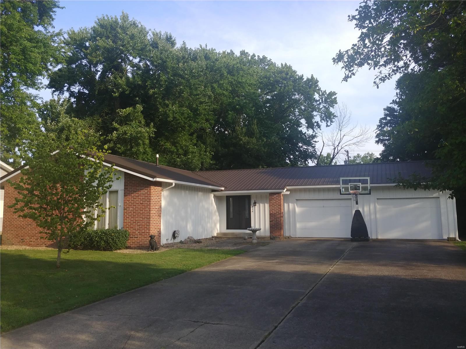 614 West Reed Street Benton, IL 62812 - Photo 1 of 14
