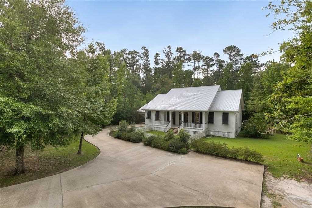 22220 Rue Coquille Mandeville, LA 70471 - Photo 2 of 19 Gallery Image 2