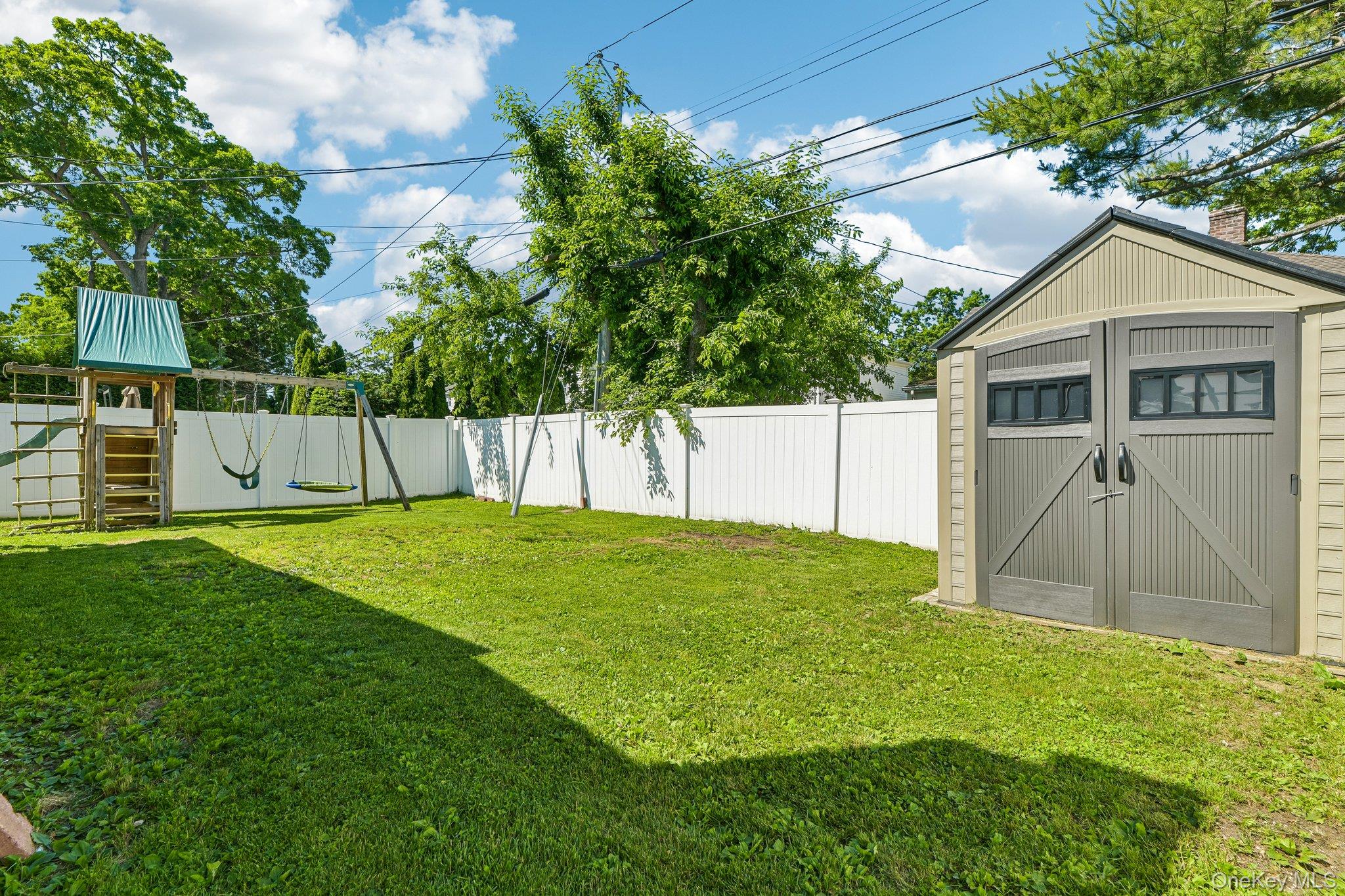 93 Crest Road West Merrick, NY 11566 - Photo 26 of 31