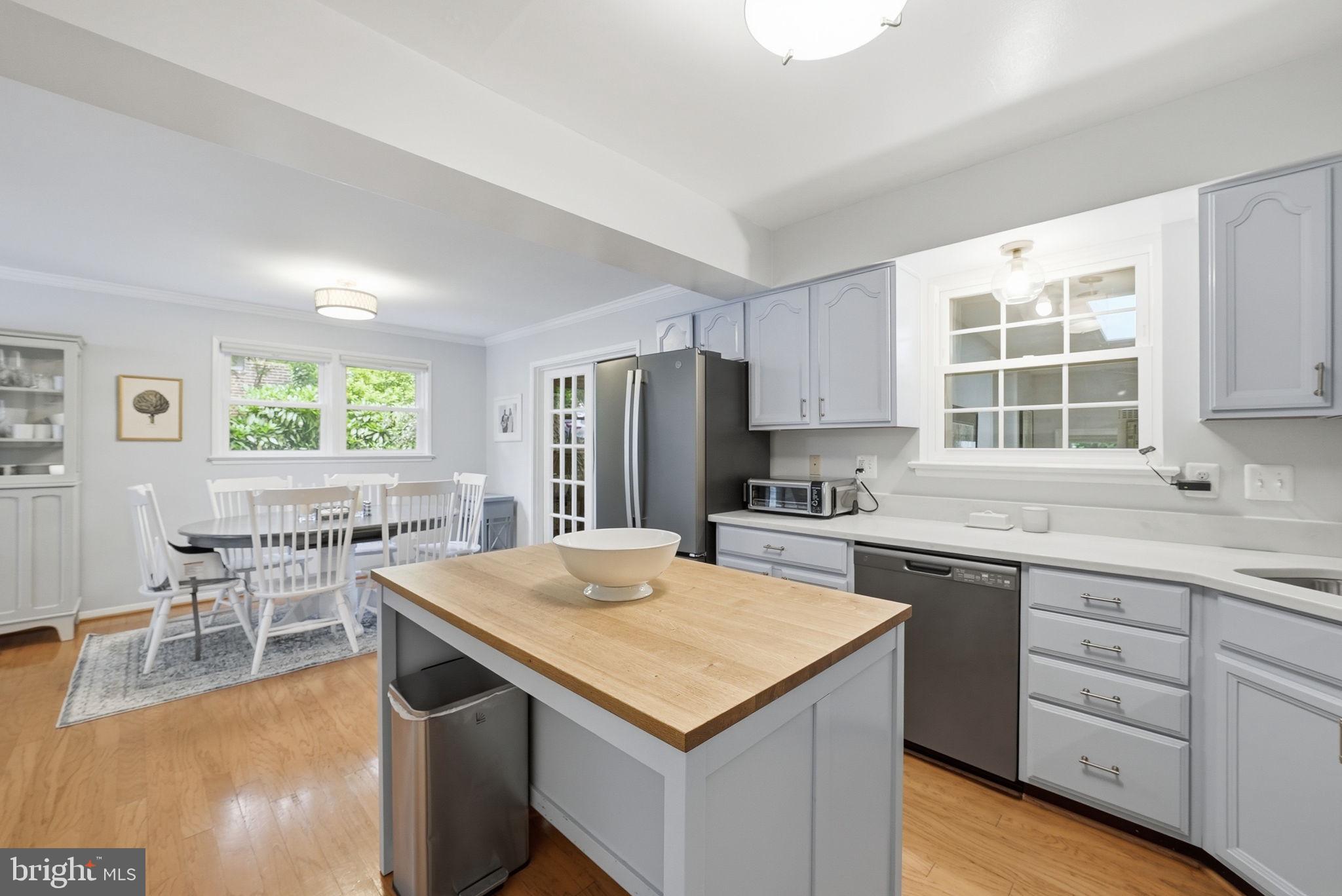 7523 June Street Springfield, VA 22150 - Photo 12 of 41 Kitchen