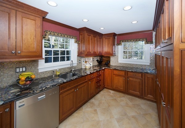 81 Albion Road Wellesley, MA 02481 - Photo 8 of 20