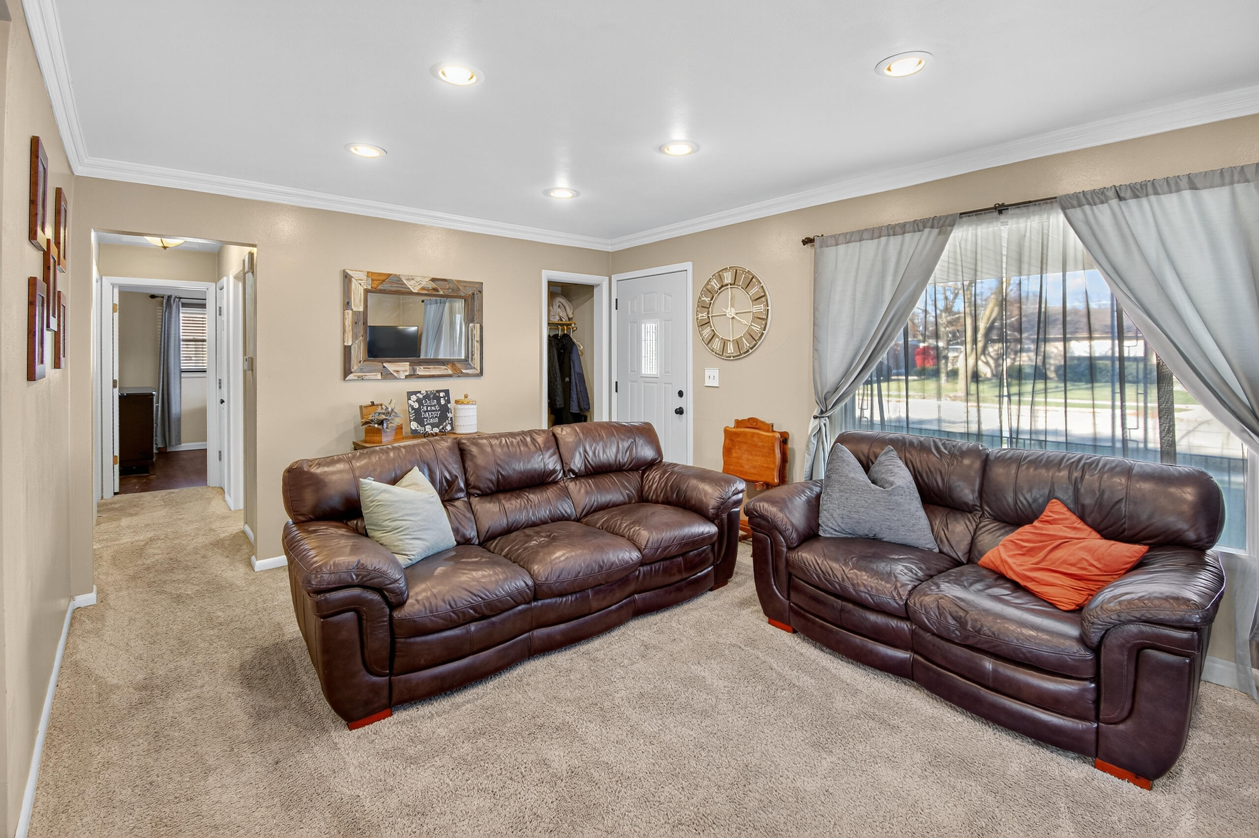 1123 Montclair Drive Racine, WI 53402 - Photo 3 of 28 011_DSC_7511