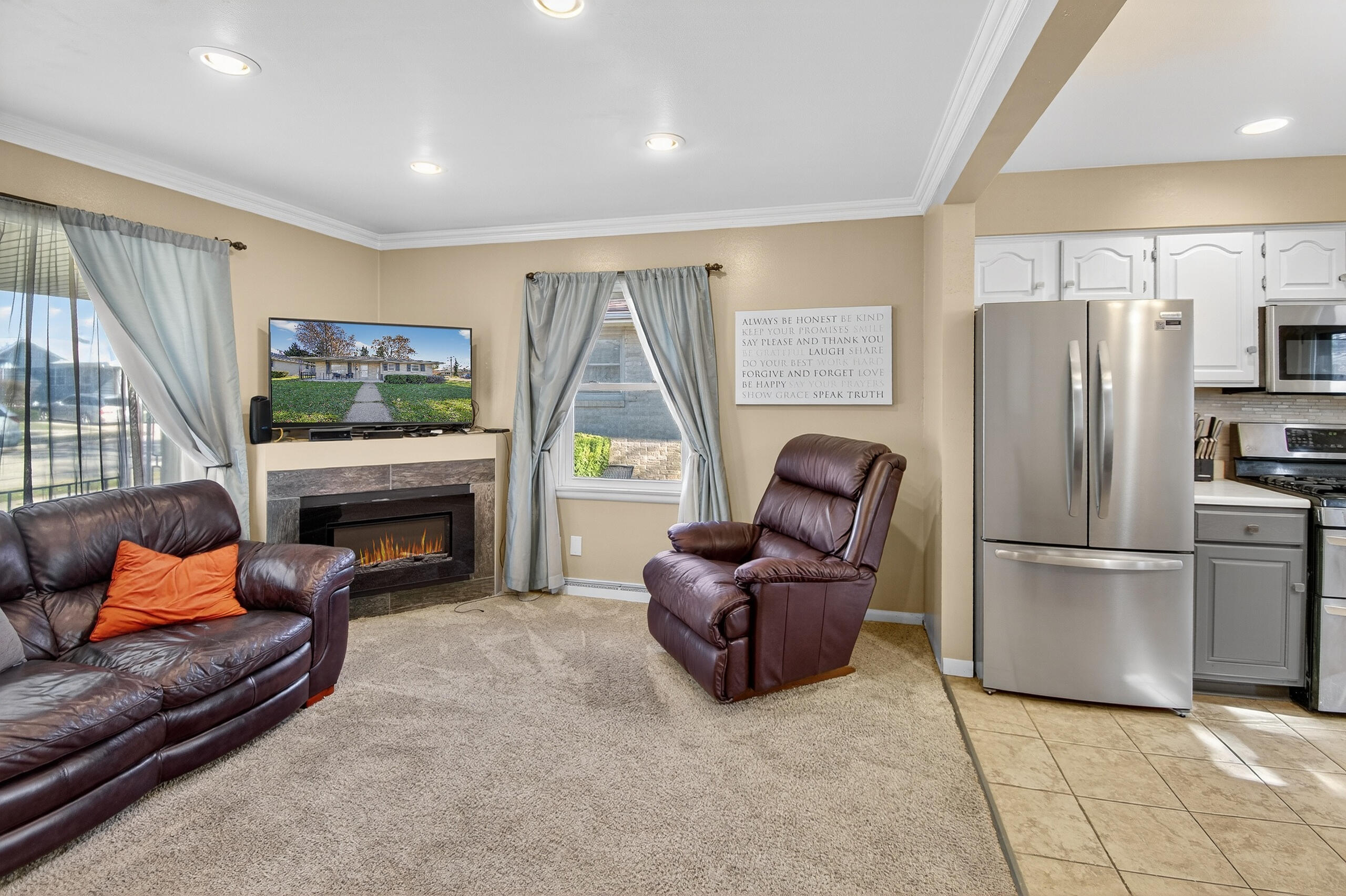 1123 Montclair Drive Racine, WI 53402 - Photo 4 of 28 012_DSC_7519