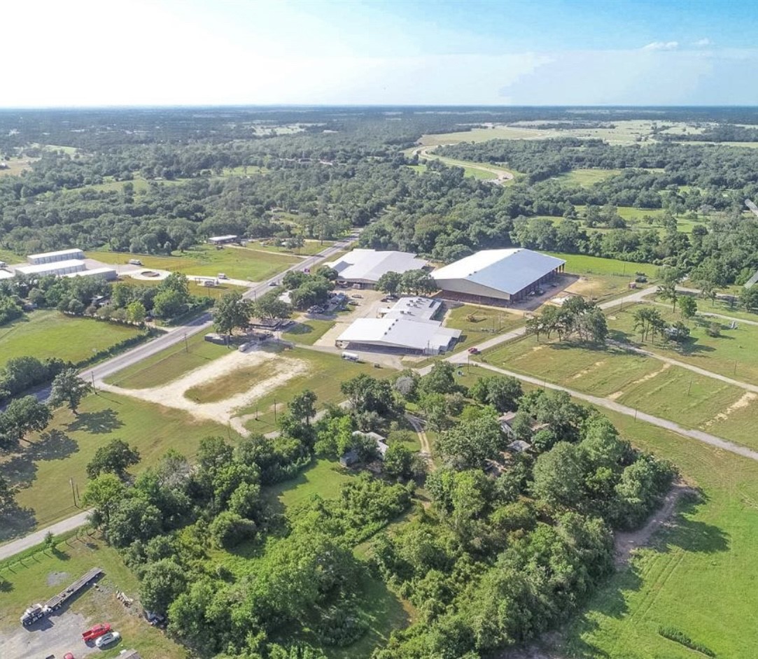 21728 Fairground Road Hempstead, TX 77445 - Photo 10 of 23 a view of a city
