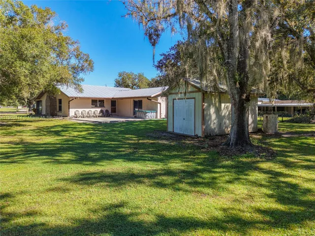 a view of a house with backyard and porch