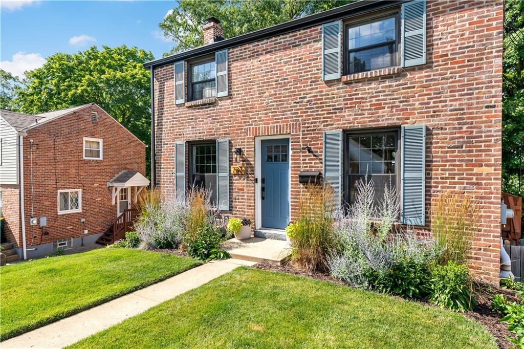 733 Highview Road Pittsburgh, PA 15234 - Photo 2 of 29 Beautiful Curb Appeal