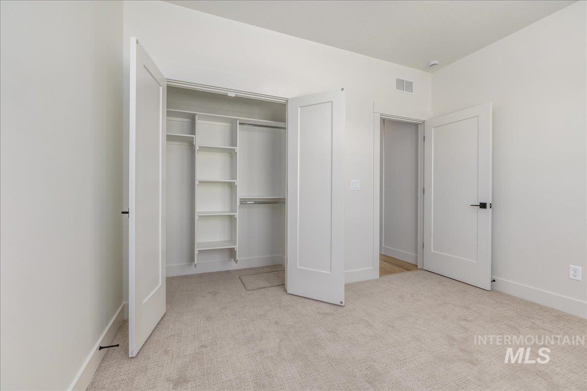 385 East Chevy Drive Boise, ID 83716 - Photo 10 of 41