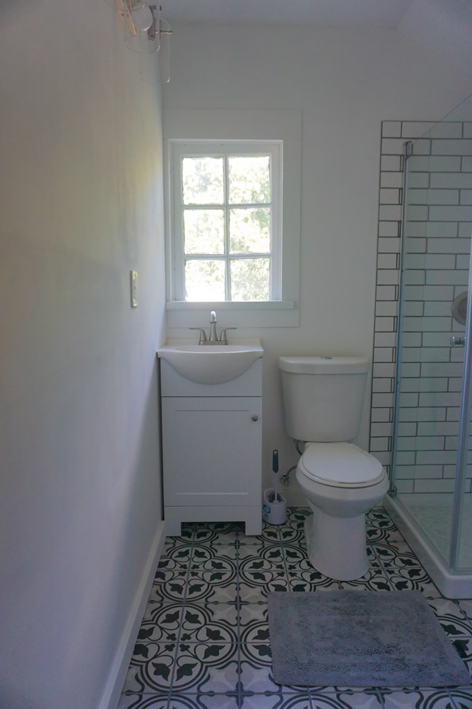 1708 18th Street Columbus, GA 31901 - Photo 22 of 29 Upstairs Bathroom