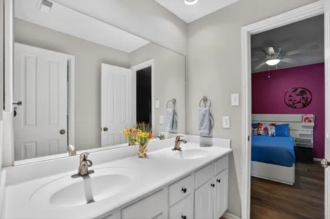 $750,000 | 42 South Crisp Morning Circle, The Woodlands, TX 77382