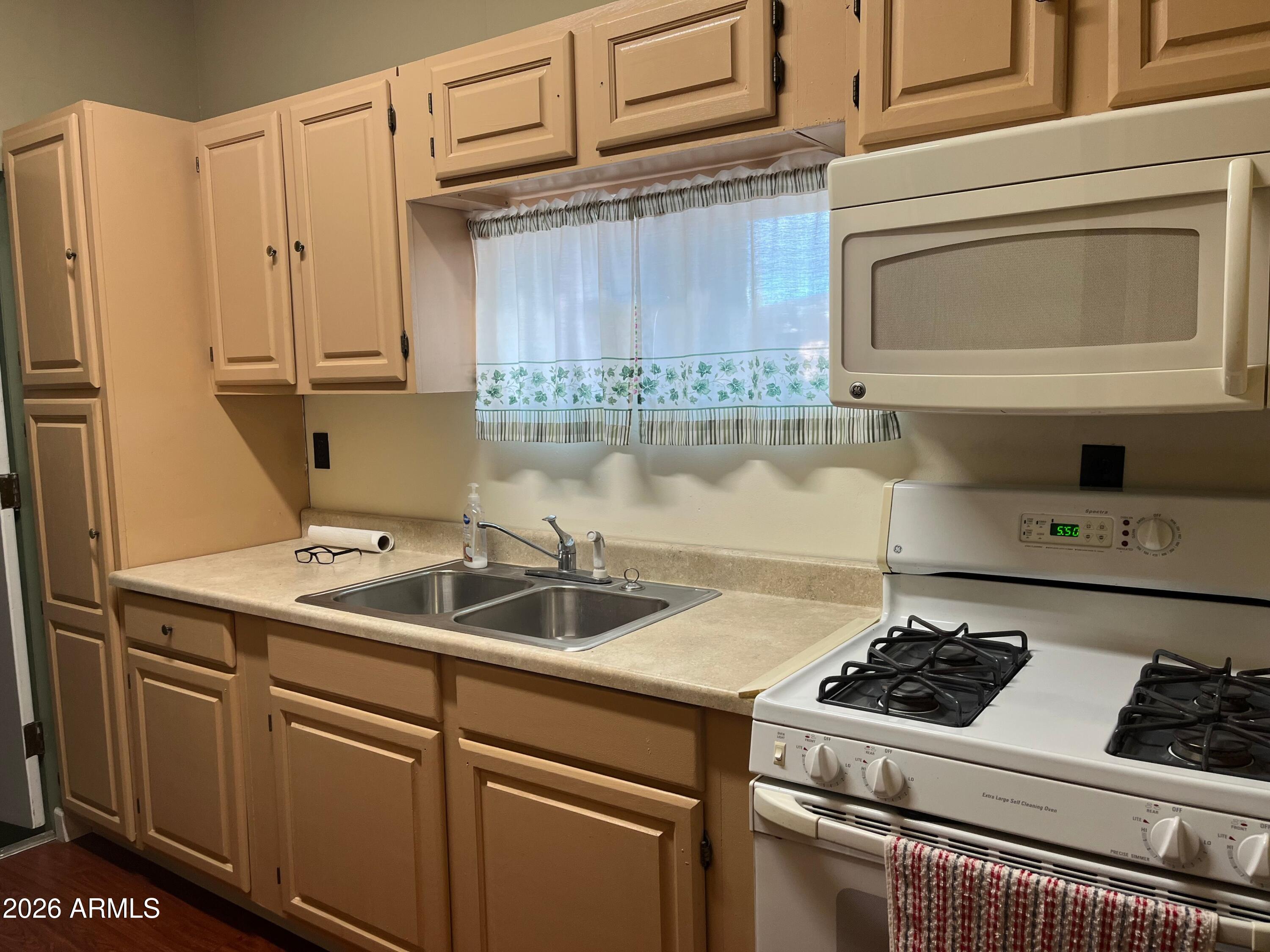 920 East 19th Street Douglas, AZ 85607 - Photo 6 of 16 David Serrano Kitchen a_S9Pf8Q