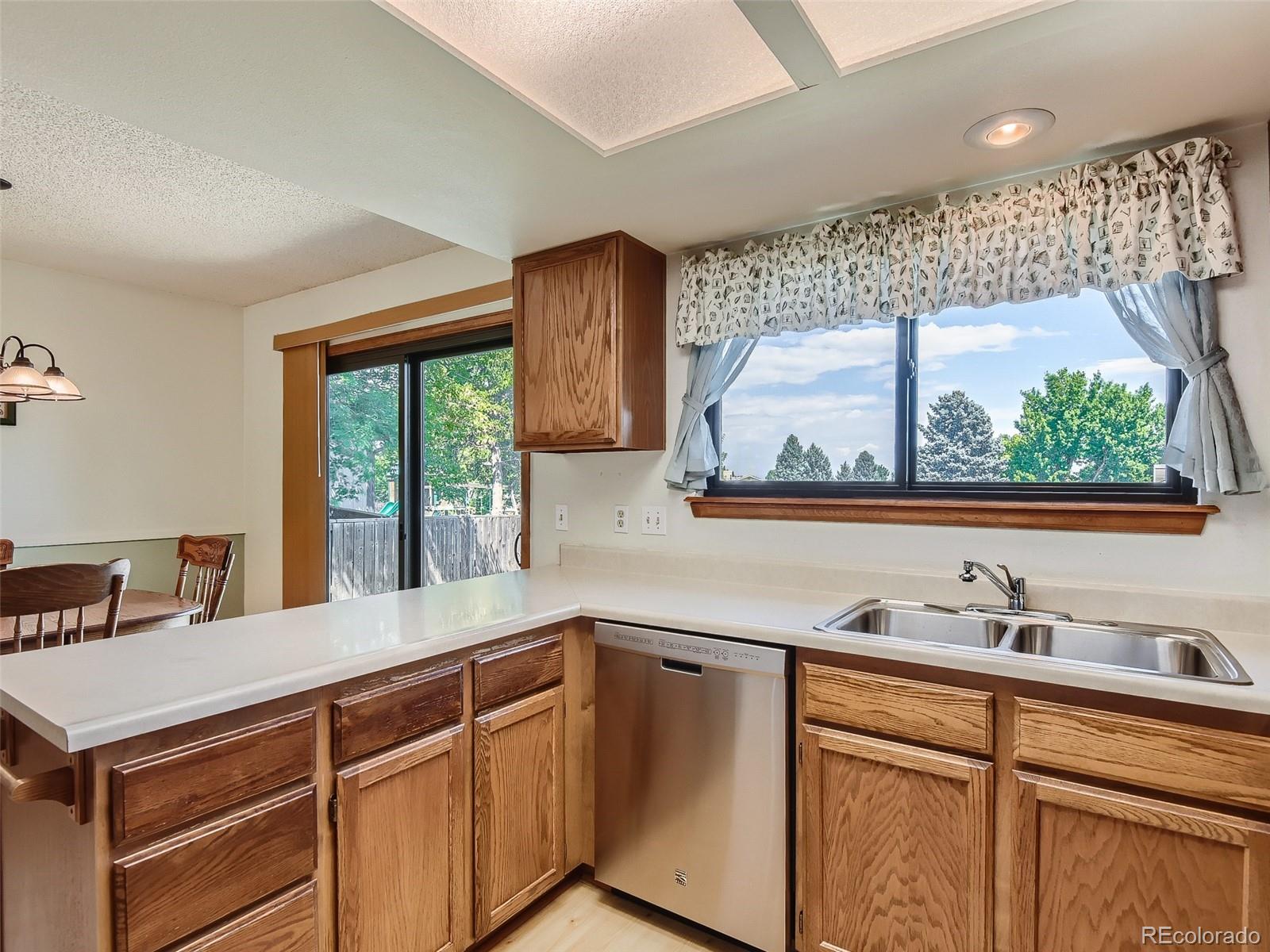 523 Ridgeglen Way Highlands Ranch, CO 80126 - Photo 8 of 27 Gallery Image 8