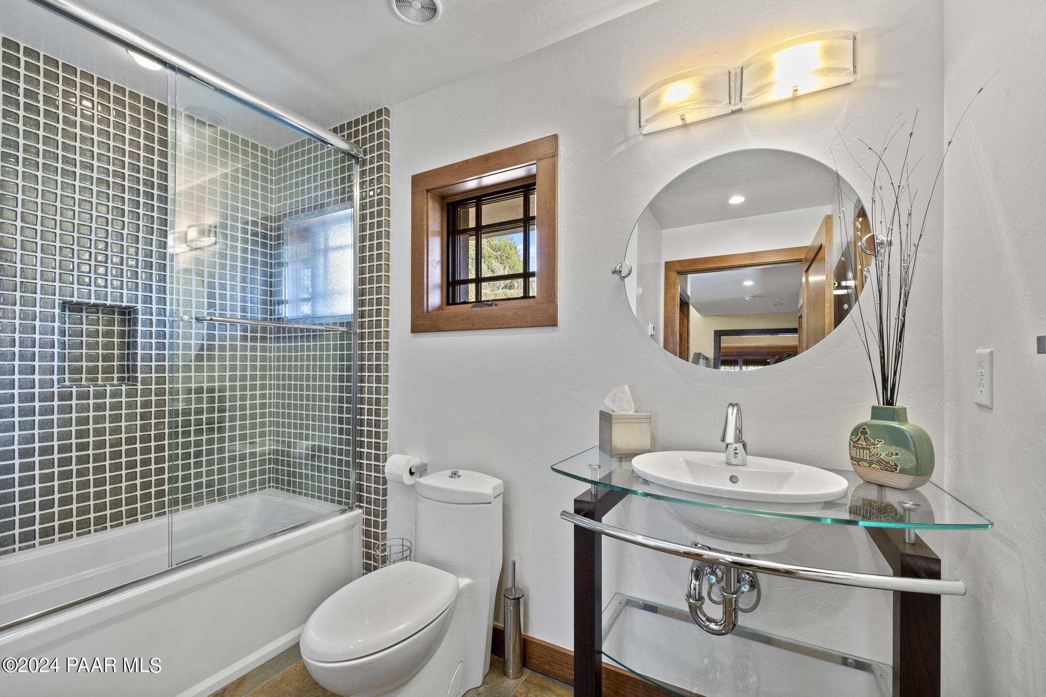 2112 Forest Mountain Road Prescott, AZ 86303 - Photo 54 of 94 Full bathroom next to office