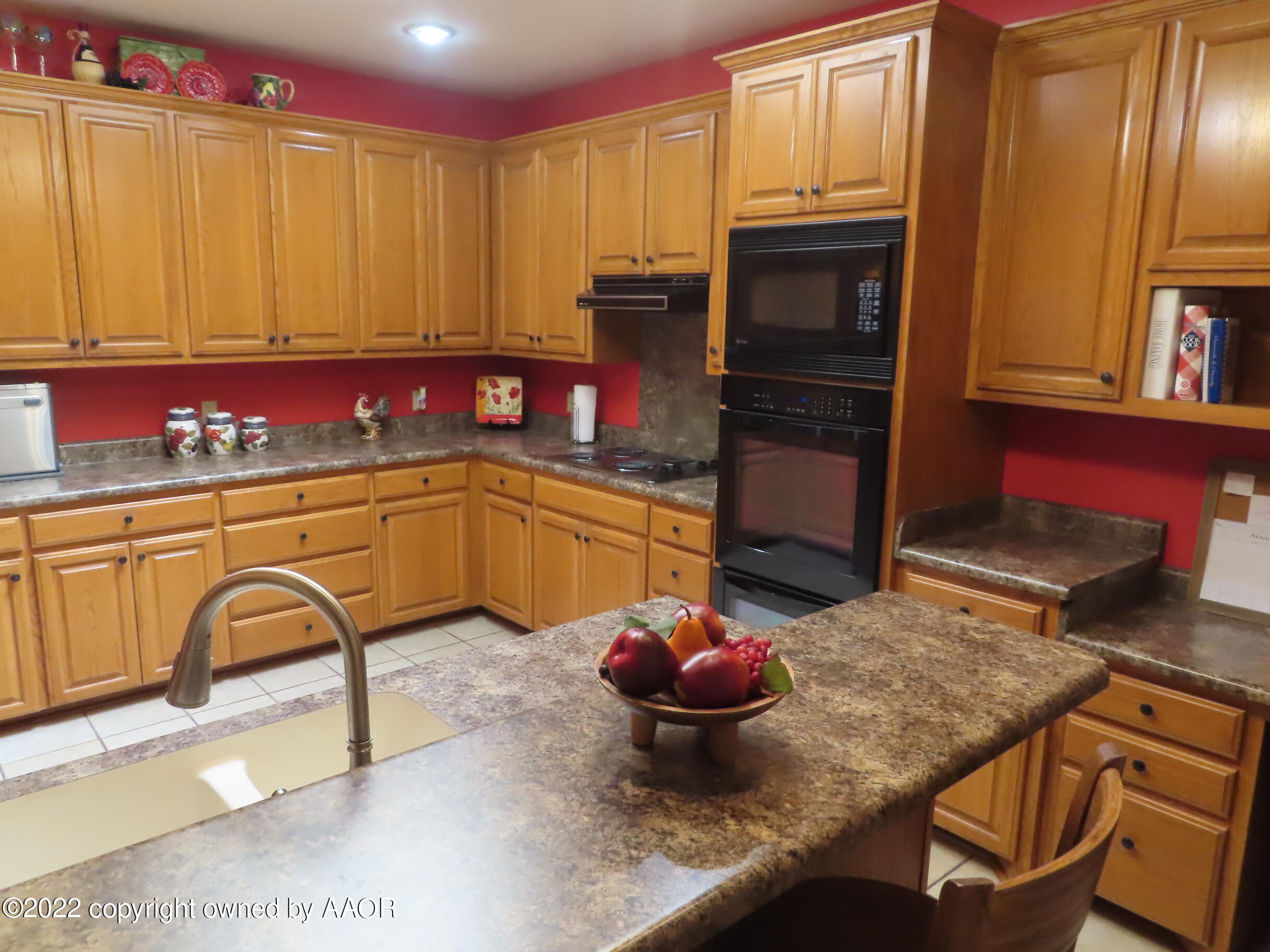 6 Monet Rue Amarillo, TX 79121 - Photo 11 of 13 a kitchen with a sink a stove and cabinets