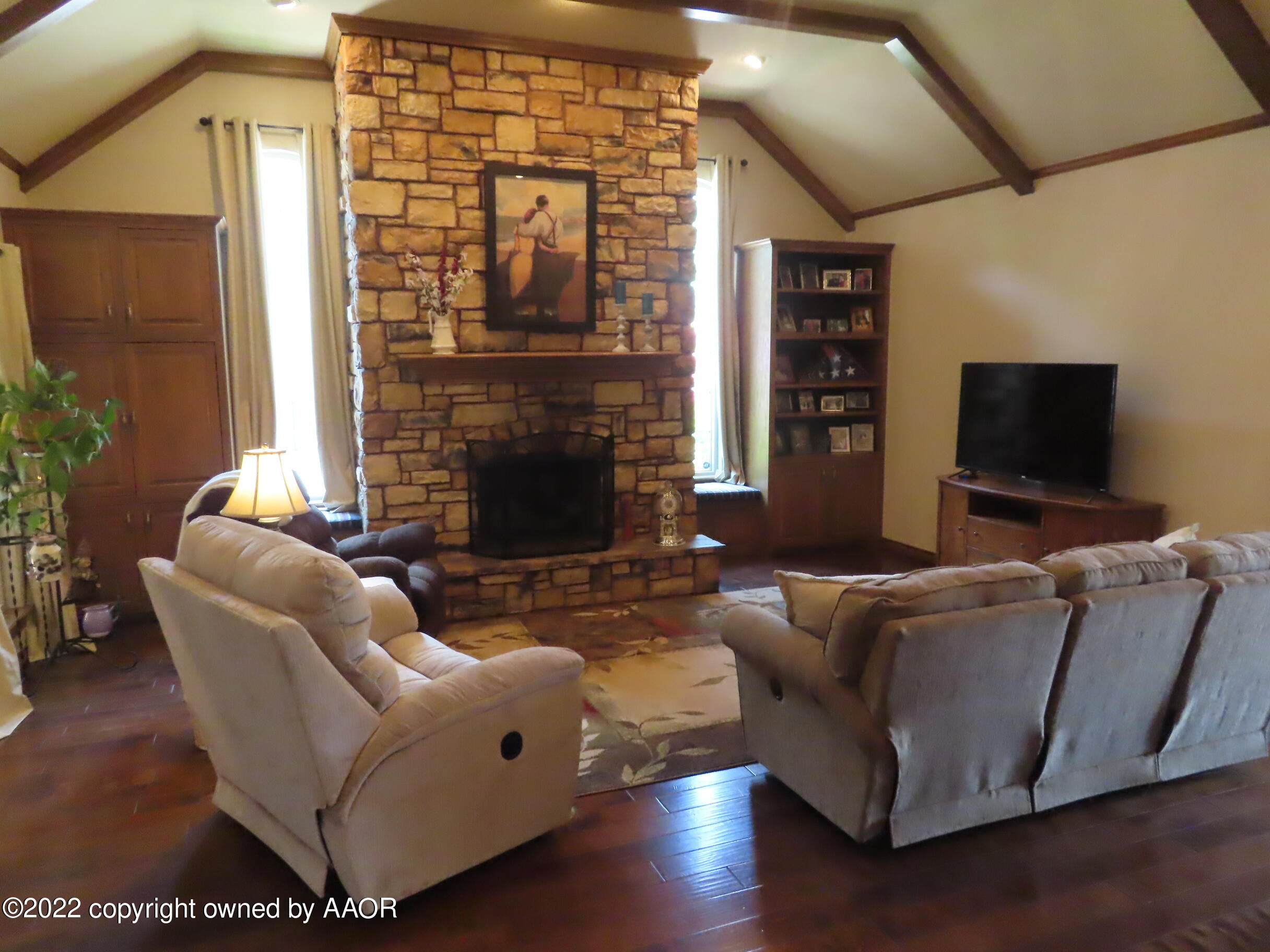 6 Monet Rue Amarillo, TX 79121 - Photo 5 of 13 a living room with furniture and a flat screen tv