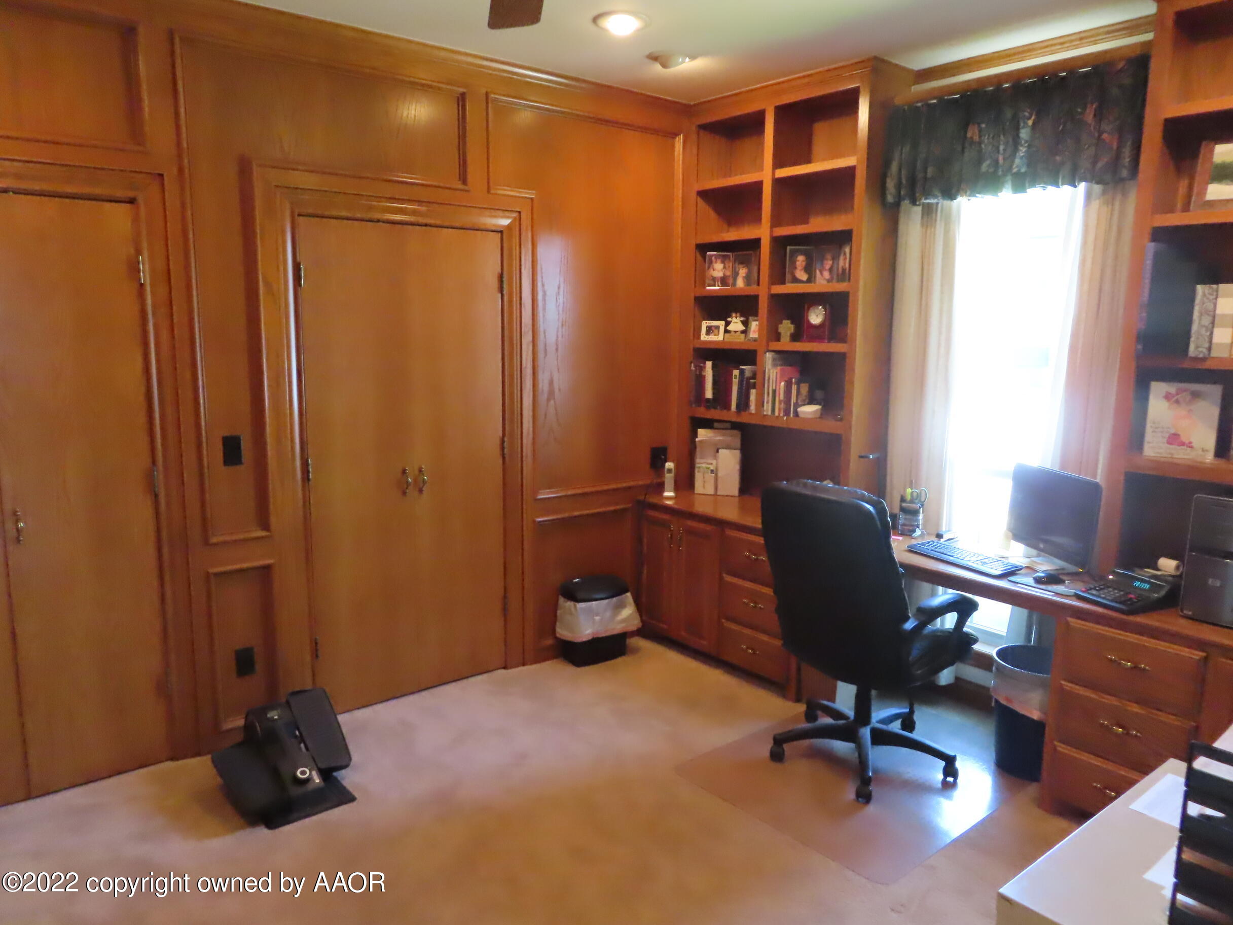 6 Monet Rue Amarillo, TX 79121 - Photo 9 of 13 a view of a workspace with furniture and a window