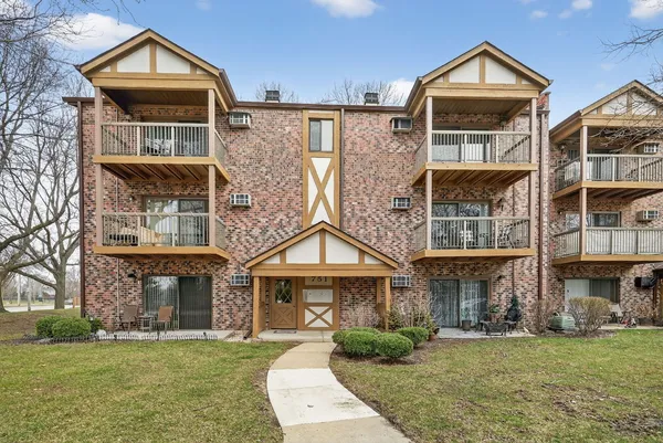 $1,875 | 751 South Dwyer Avenue, Unit F, Arlington Heights, IL 60005