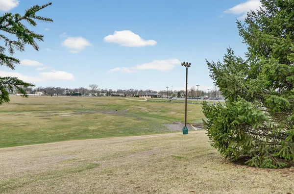 $1,875 | 751 South Dwyer Avenue, Unit F, Arlington Heights, IL 60005