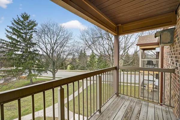 $1,875 | 751 South Dwyer Avenue, Unit F, Arlington Heights, IL 60005