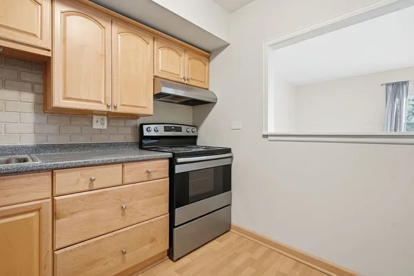 $1,875 | 751 South Dwyer Avenue, Unit F, Arlington Heights, IL 60005