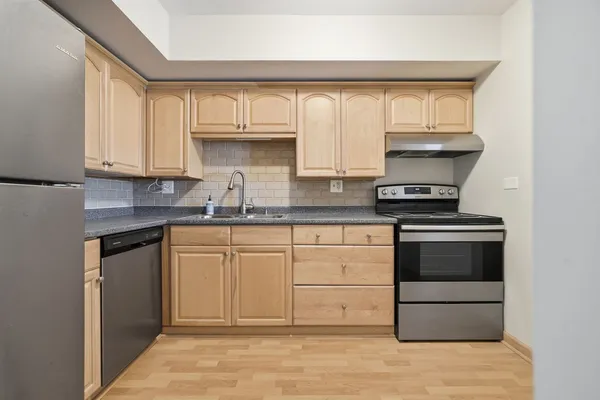 $1,875 | 751 South Dwyer Avenue, Unit F, Arlington Heights, IL 60005