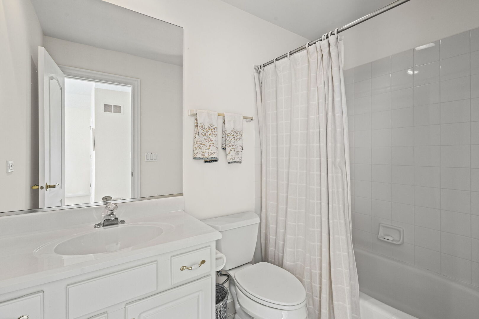 21787 Vernon Ridge Drive Mundelein, IL 60060 - Photo 19 of 38 a bathroom with a sink a toilet and shower