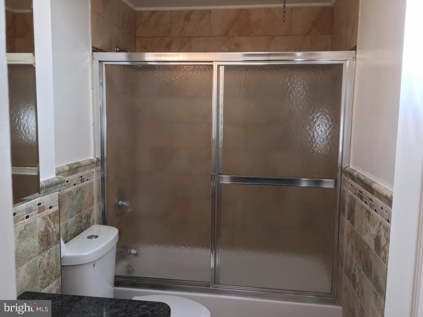 12202 Sweet Briar Road Philadelphia, PA 19154 - Photo 15 of 25 Bathroom