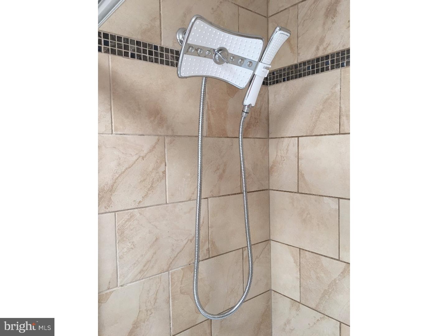 12202 Sweet Briar Road Philadelphia, PA 19154 - Photo 17 of 25 Bathroom