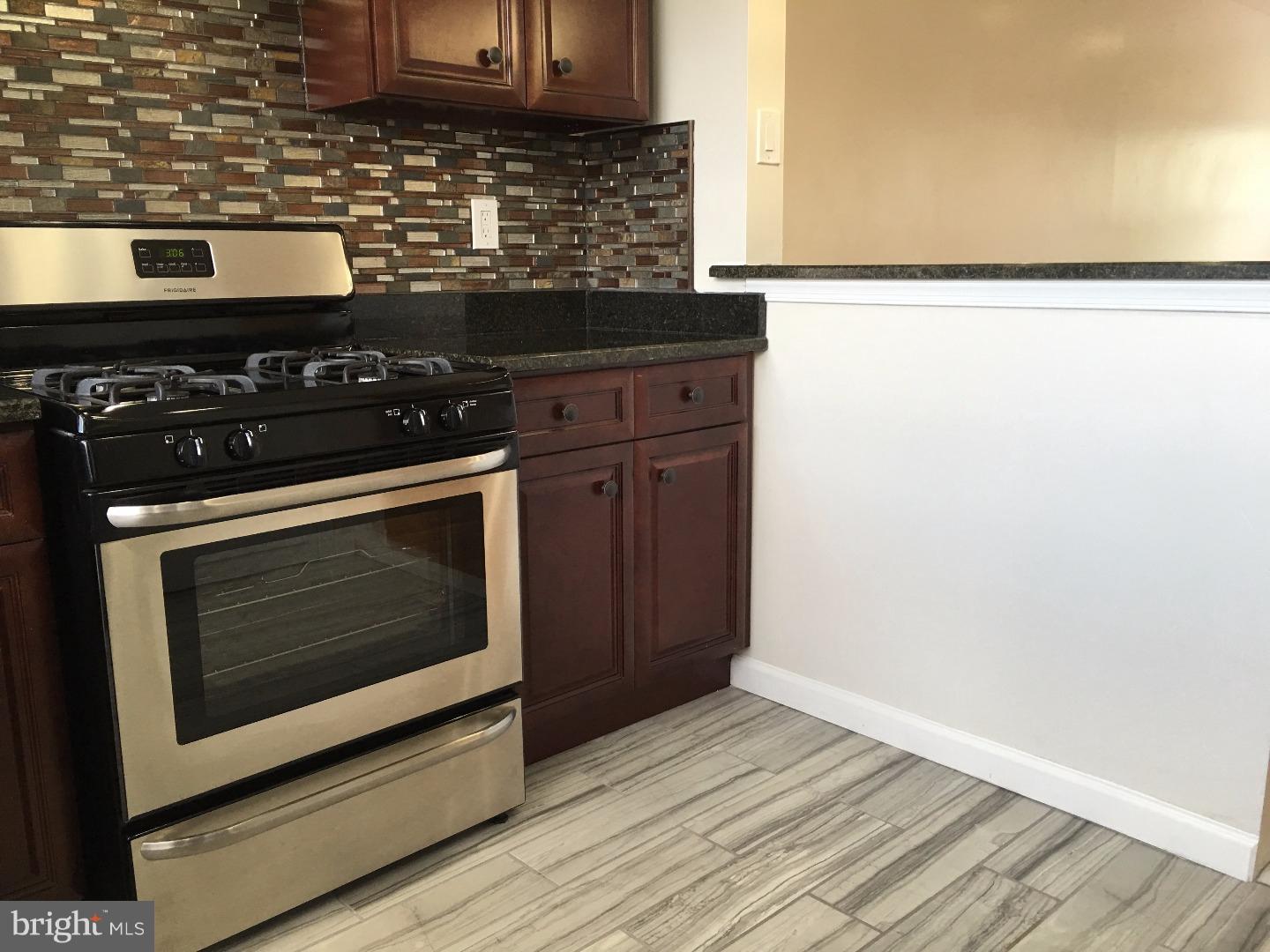 12202 Sweet Briar Road Philadelphia, PA 19154 - Photo 4 of 25 Kitchen