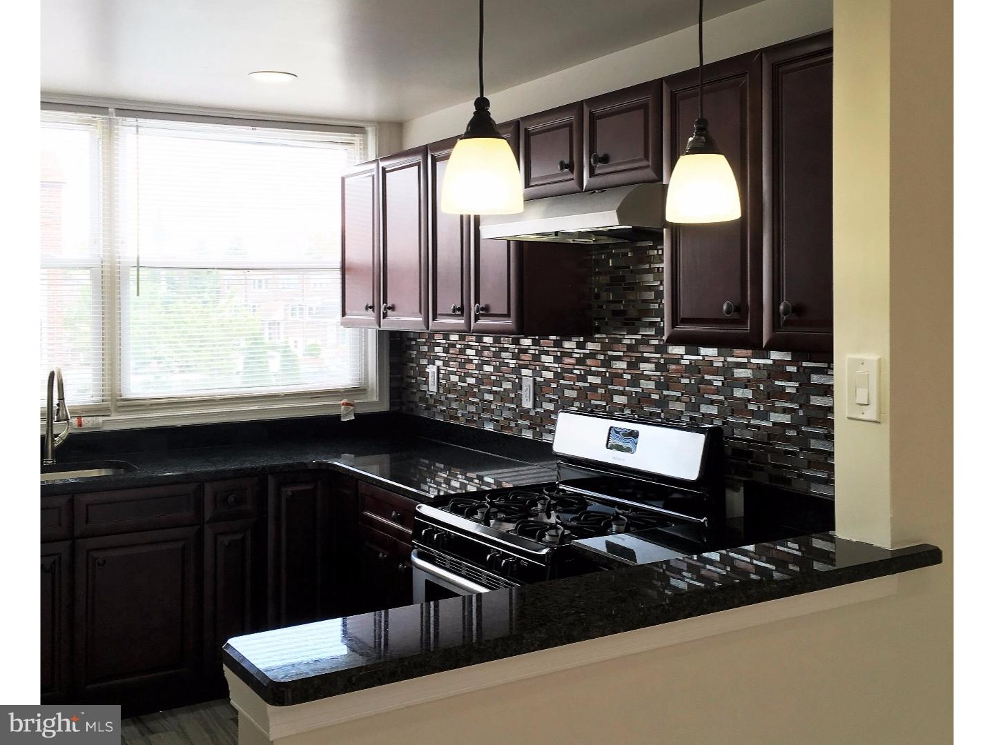 12202 Sweet Briar Road Philadelphia, PA 19154 - Photo 5 of 25 Kitchen