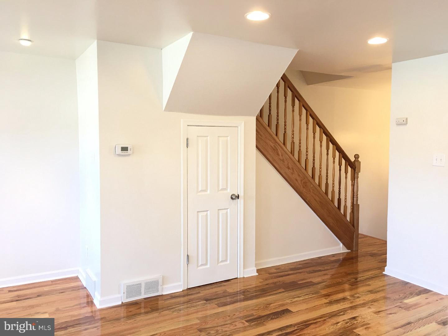 12202 Sweet Briar Road Philadelphia, PA 19154 - Photo 9 of 25 Living Room