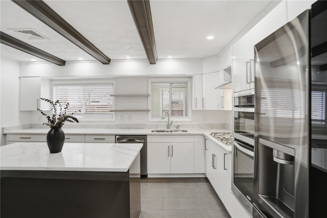 109 Cobble Hill Road Lincoln, RI 02865 - Photo 6 of 45