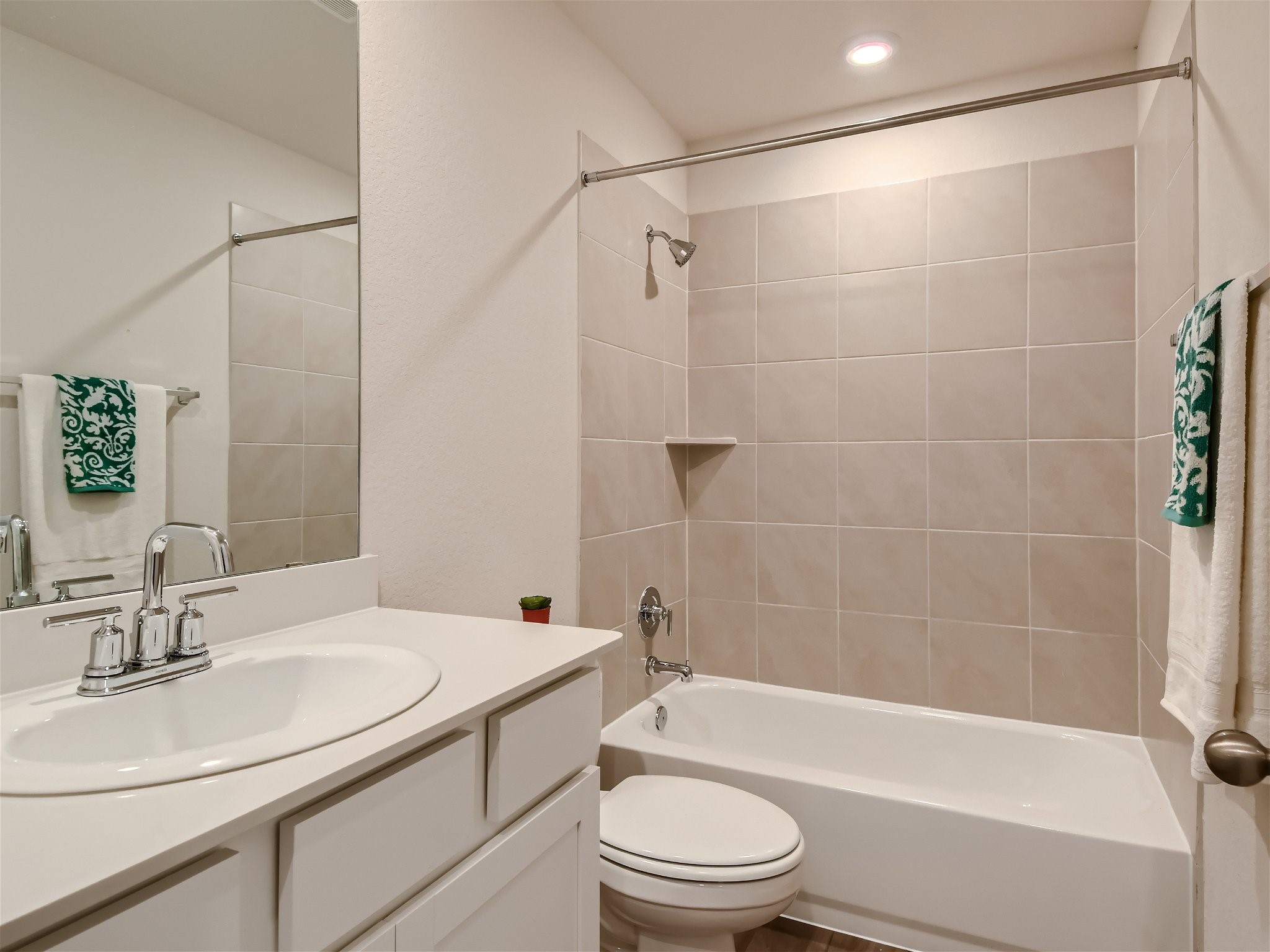 512 Dayspring Cove Georgetown, TX 78628 - Photo 17 of 27 Second bathroom