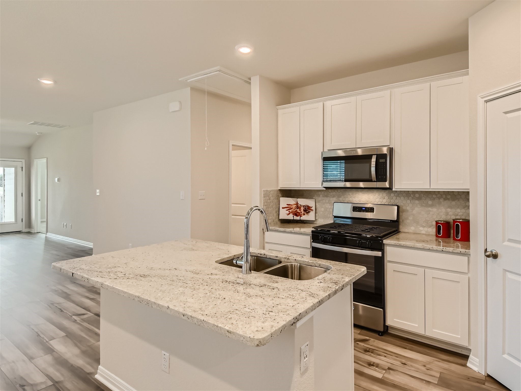 512 Dayspring Cove Georgetown, TX 78628 - Photo 5 of 27 Granite kitchen counter top