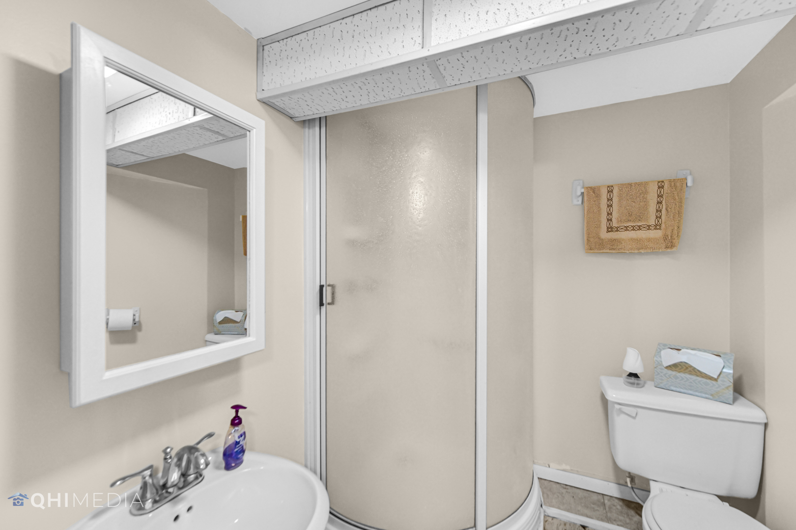 658 Eastview Drive Kankakee, IL 60901 - Photo 15 of 17 a bathroom with a toilet sink and mirror