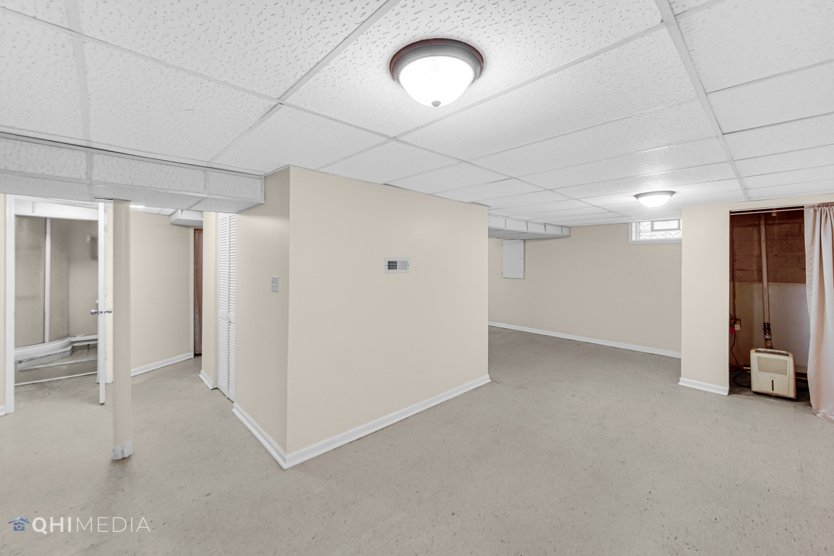658 Eastview Drive Kankakee, IL 60901 - Photo 16 of 17 an empty room with closet and windows