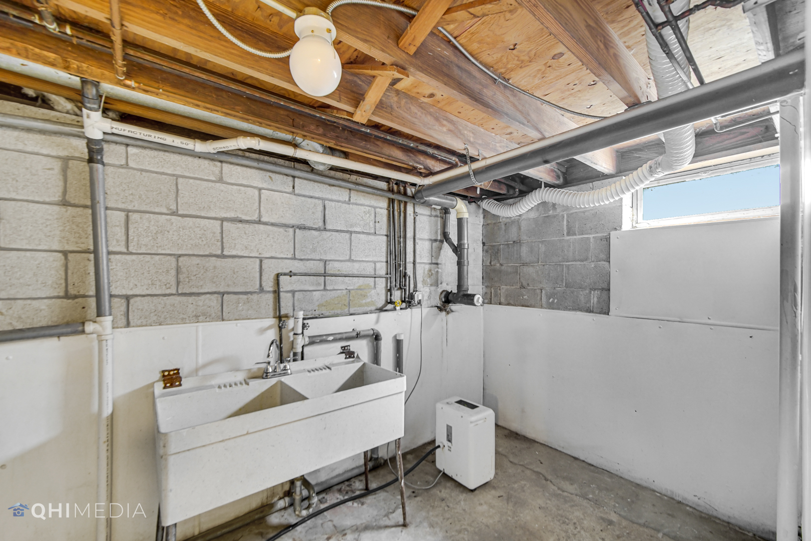 658 Eastview Drive Kankakee, IL 60901 - Photo 17 of 17 a bathroom with a sink and mirror