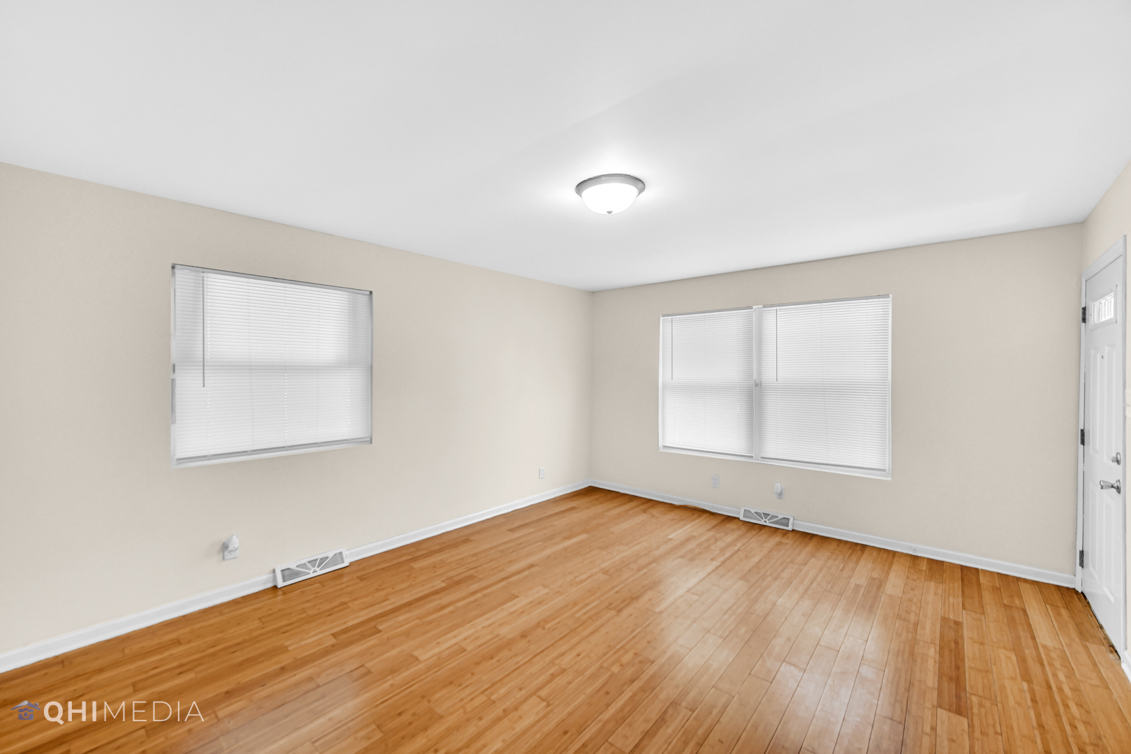 658 Eastview Drive Kankakee, IL 60901 - Photo 5 of 17 an empty room with wooden floor and windows