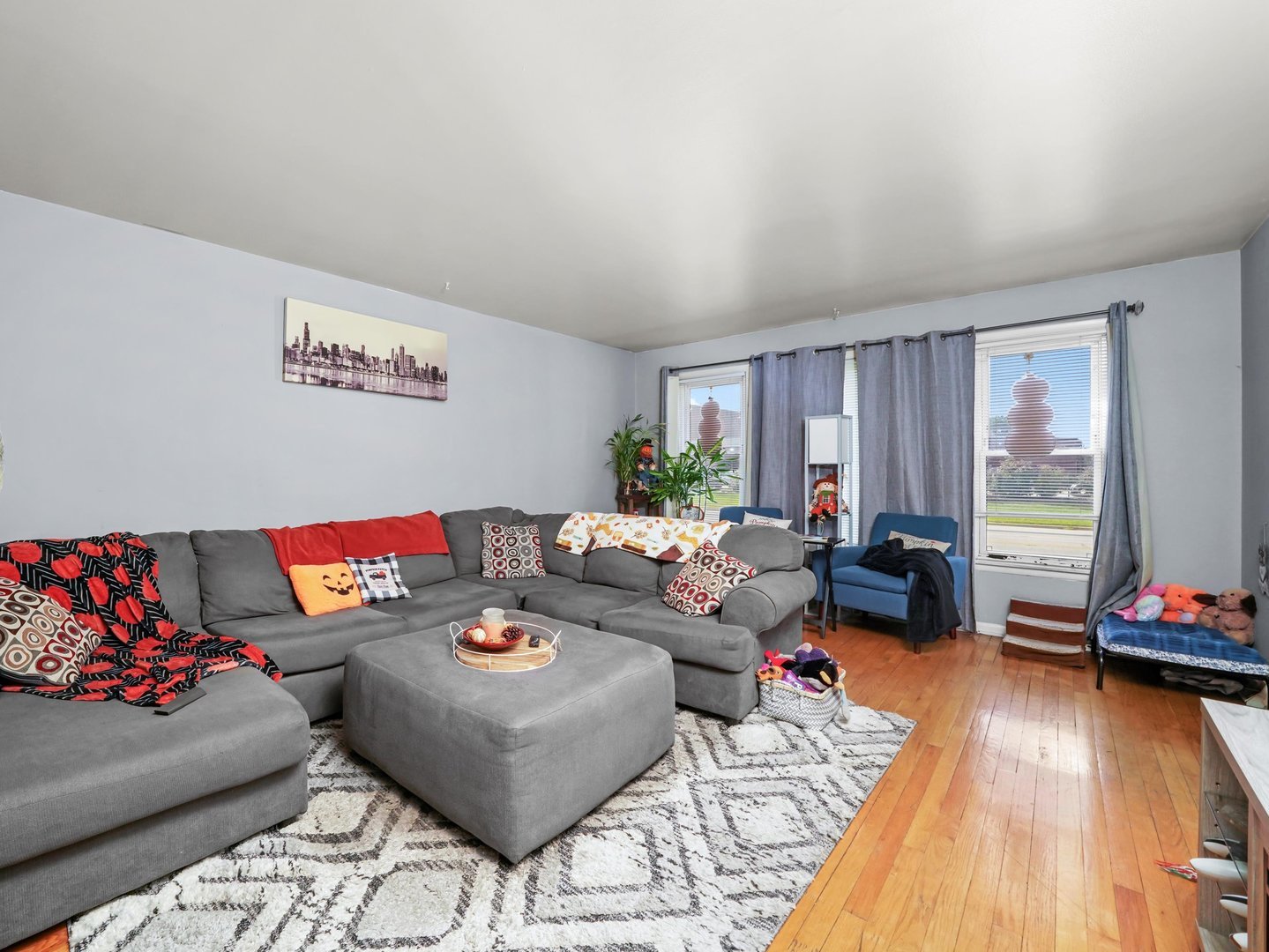 7549 Roberts Road Bridgeview, IL 60455 - Photo 7 of 19 a living room with furniture and a wooden floor
