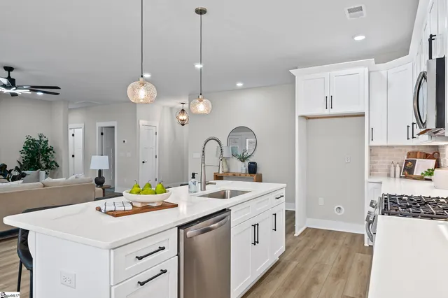 $549,900 | 315 Lakefront Drive, Anderson, SC 29626