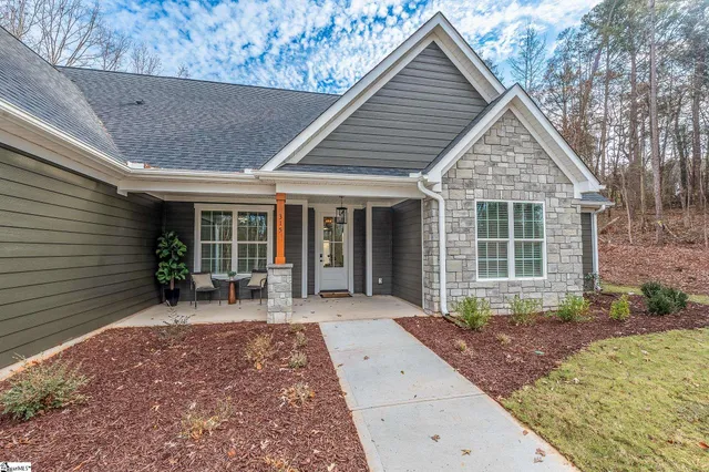 $549,900 | 315 Lakefront Drive, Anderson, SC 29626