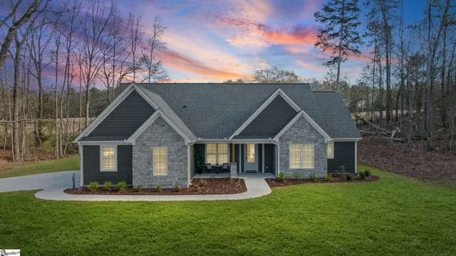 $549,900 | 315 Lakefront Drive, Anderson, SC 29626