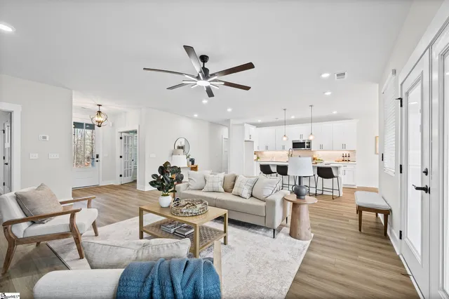 $549,900 | 315 Lakefront Drive, Anderson, SC 29626