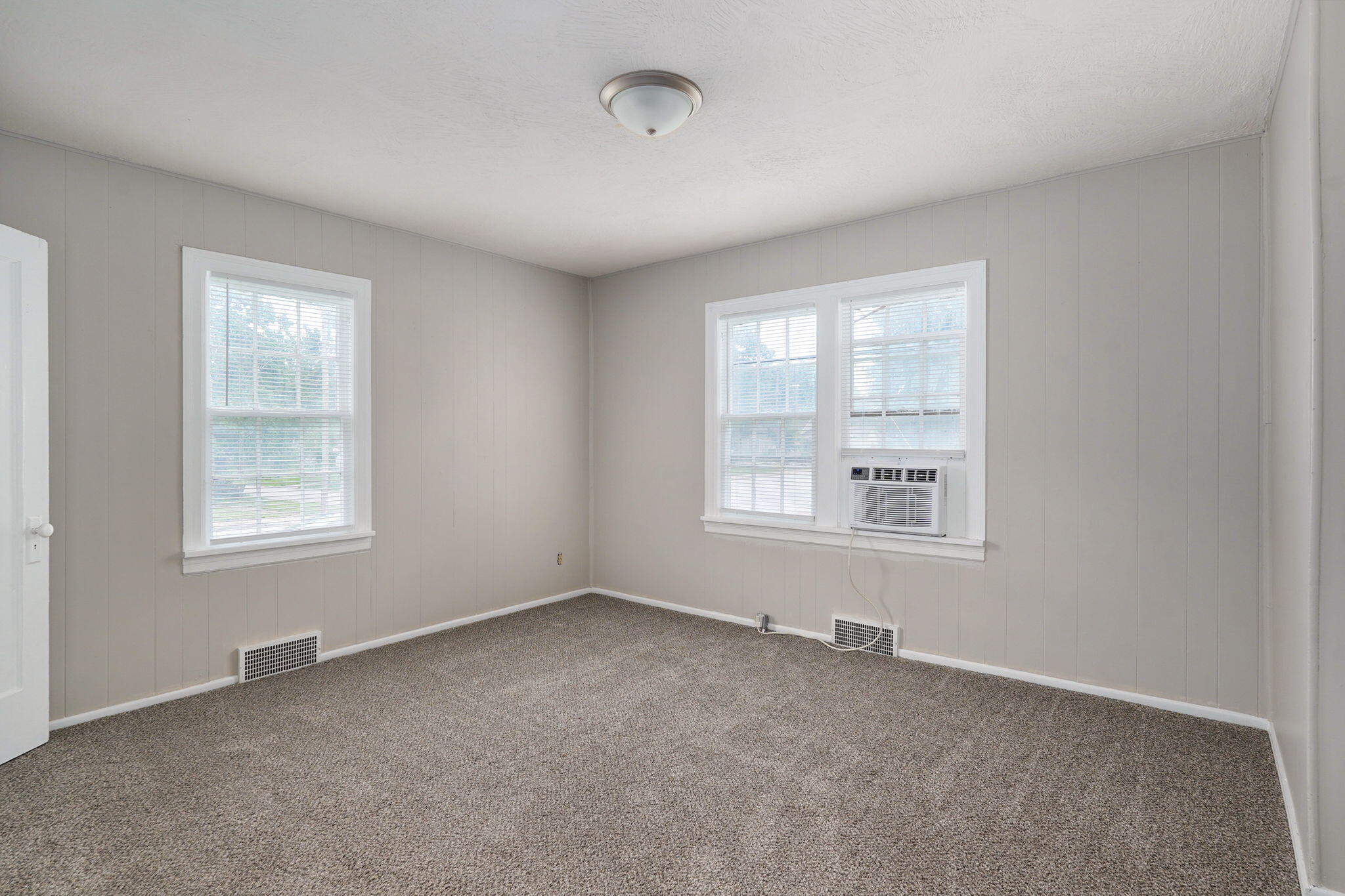 1504 North Summit Avenue Springfield, MO 65803 - Photo 9 of 17 1504 N Summit Ave-11
