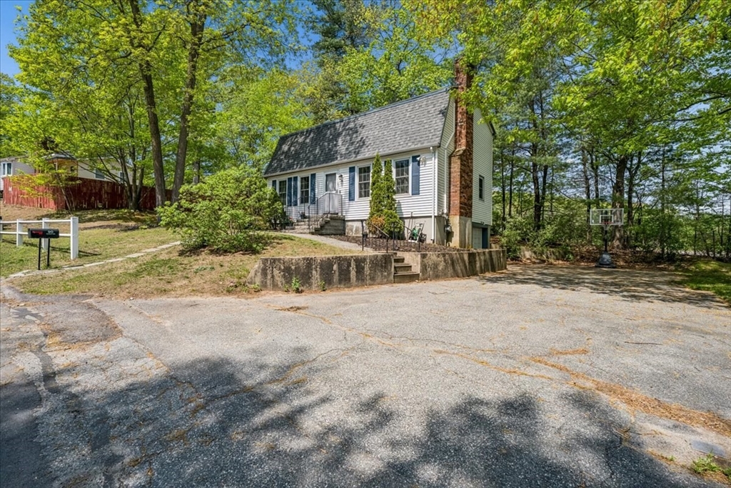 90 Comet Road Methuen, MA 01844 - Photo 3 of 34