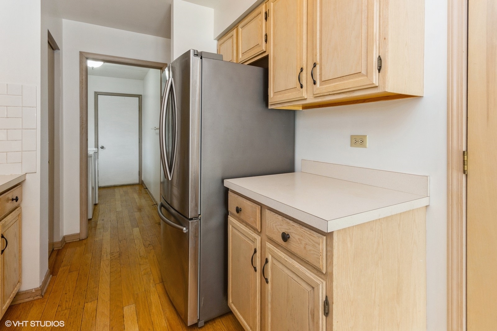 4418 Riverside Drive Plainfield, IL 60586 - Photo 5 of 21 a utility room with cabinets