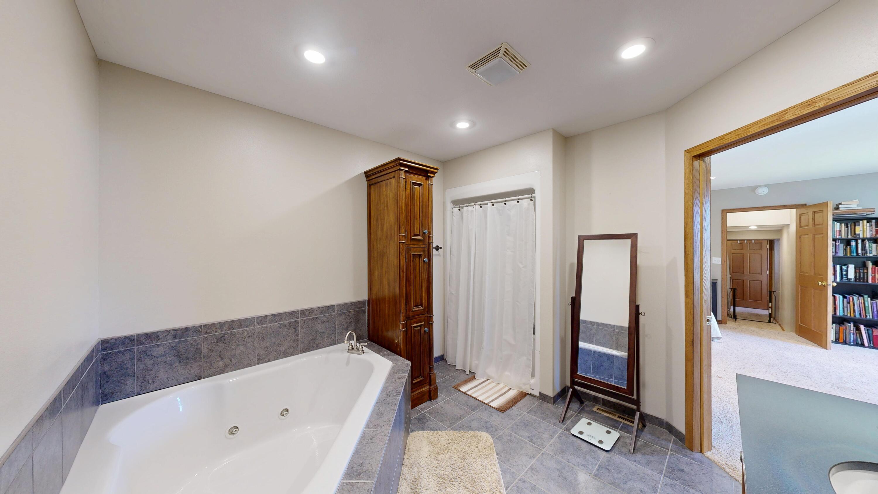 605 South Main Street Westby, WI 54667 - Photo 20 of 58 Primary Bathroom