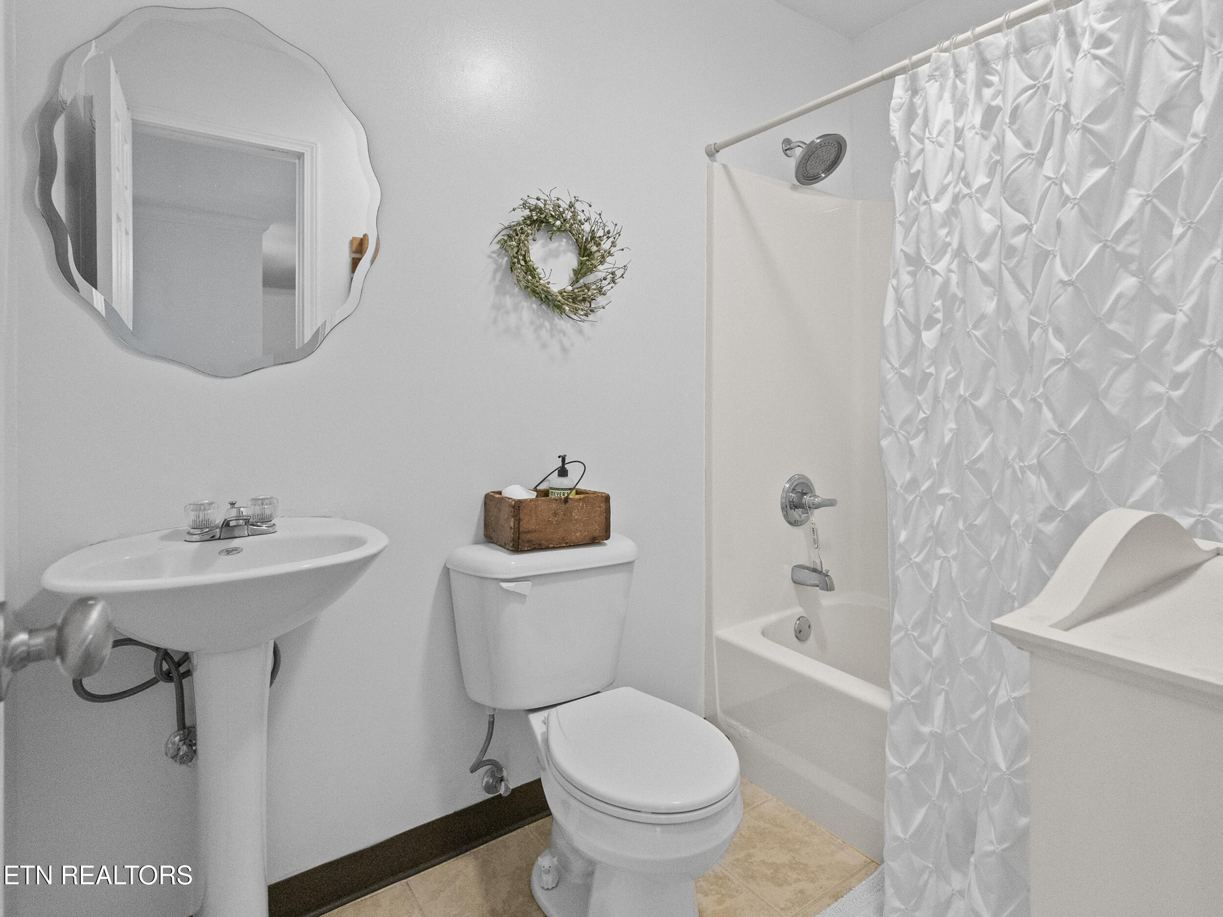 3861 Valentine Road Maryville, TN 37804 - Photo 21 of 34 Bathroom 3